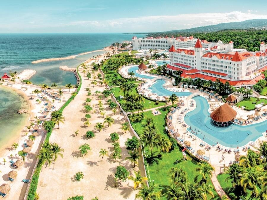 Grand Bahia Principe Jamaica Hotel, Runaway